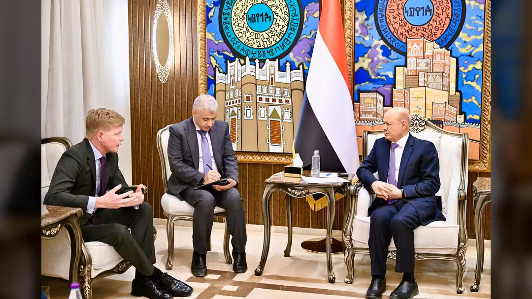 رئيس مجلس القيادة: استمرار ارتهان المليشيات الحوثية للنظام الإيراني يبقي هدف استعادة مؤسسات الدولة في صدارة الاولويات