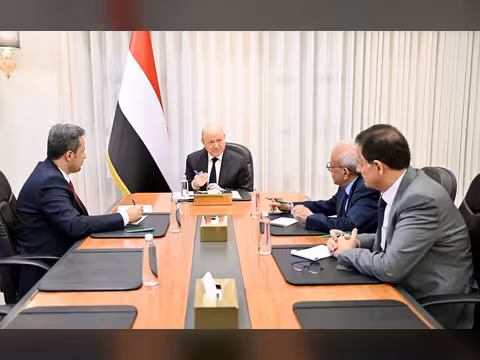 رئيس مجلس القيادة: معركة استعادة مؤسسات الدولة تبدأ من استقرار المحافظات المحررة