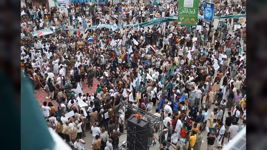 حضرموت تشهد وقفة جماهيرية حاشدة للتنديد بالهجمات الإيرانية على السعودية والدول العربية