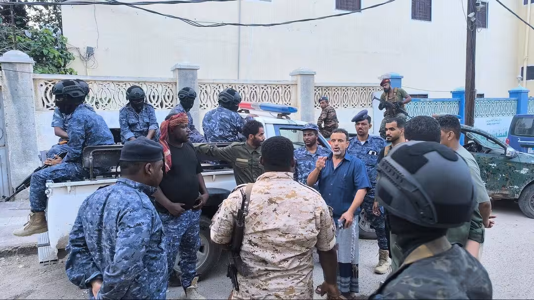 حضرموت... حملة أمنية تضبط عدد من المطلوبين في مدينة المكلا