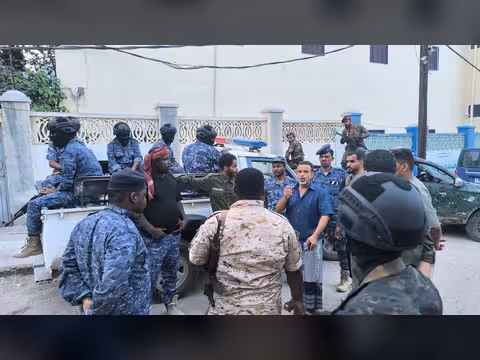 حضرموت... حملة أمنية تضبط عدد من المطلوبين في مدينة المكلا