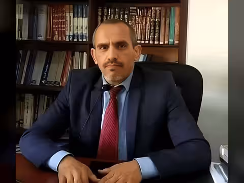 200 يوم على اختطافه... مليشيا الحوثي تنقل المحامي صبرة إلى سجن آخر وترفض الإفراج عنه