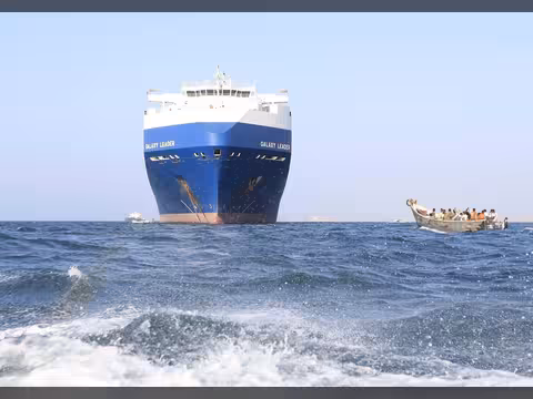 هيئة بريطانية: مسلحون حاولوا صعود سفينة شراعية قبالة سواحل الحديدة باليمن