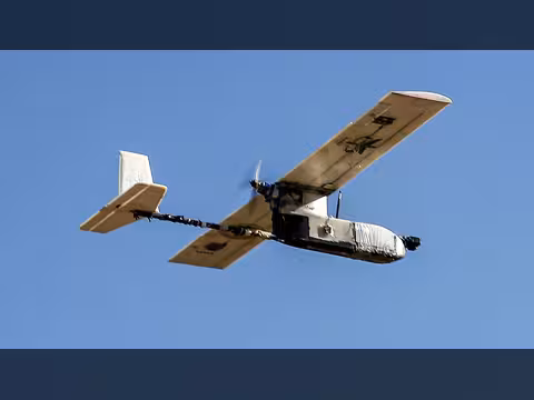 إصابة أربعة جنود في هجمات حوثية بطيران مُسيّر غربي شبوة