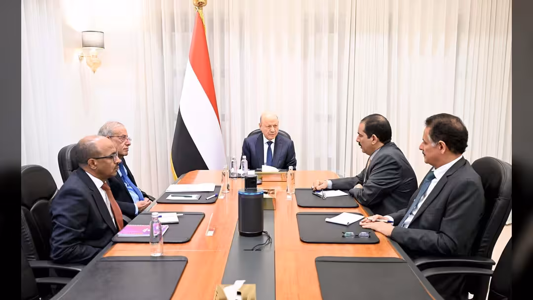 اجتماع رئاسي برئاسة العليمي يناقش الإصلاحات والأمن وتحقيقات اغتيال وسام قائد