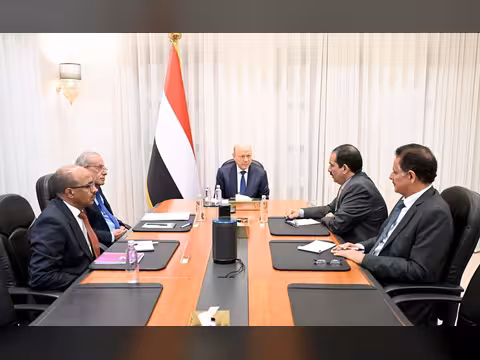 اجتماع رئاسي برئاسة العليمي يناقش الإصلاحات والأمن وتحقيقات اغتيال وسام قائد
