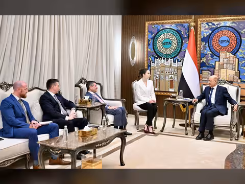 رئيس مجلس القيادة: الرهان على اعتدال سلوك النظام الإيراني ومليشياته سيقود إلى مزيد من التصعيد والفوضى في المنطقة