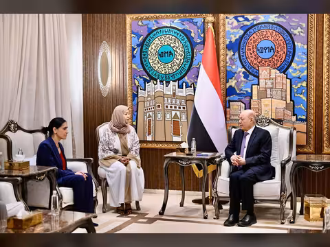 رئيس مجلس القيادة يؤكد اولوية العمل على اغلاق ملف الوكلاء في اي اتفاق مع النظام الايراني