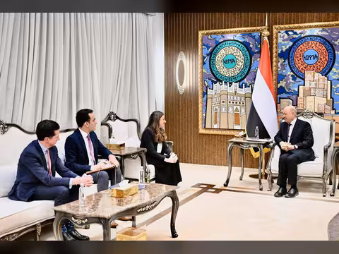 رئيس مجلس القيادة: التعاطي مع الحوثيين كسلطة أمر واقع يعني شرعنة الحق الإلهي والعنصرية والسلاح خارج الدولة