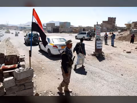 مليشيا الحوثي تواصل إغلاق طريق حيوي يربط بين محافظتي البيضاء وشبوة