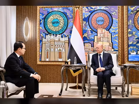 رئيس مجلس القيادة يثمن الدعم الياباني لجهود التعافي الشامل في البلاد