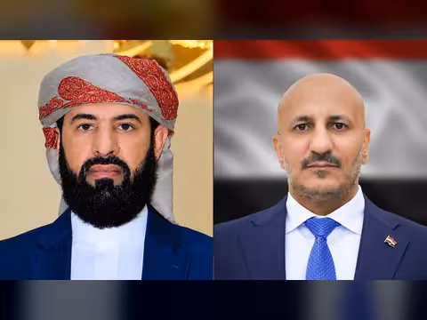 طارق صالح يطلع على جهود إنهاء التقطعات في أبين ويشيد بجهود المحافظ