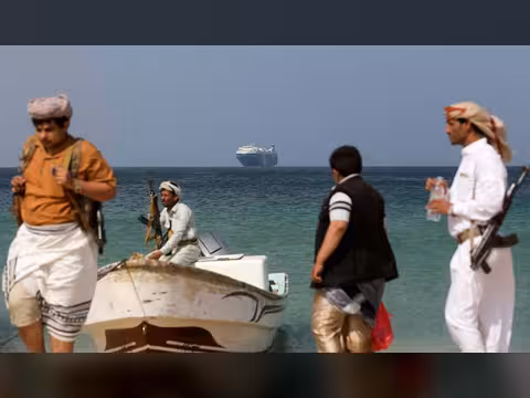 الاستثمار في استقرار اليمن ضرورة.. كيف يمكن مواجهة تهديد الحوثيين في البحر الأحمر؟