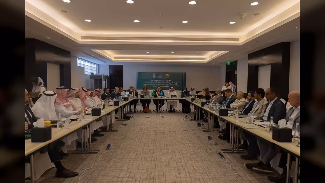 فريق وزاري يشارك بالحوار رفيع المستوى بين القطاعين العام والخاص حول قطاع الكهرباء في اليمن