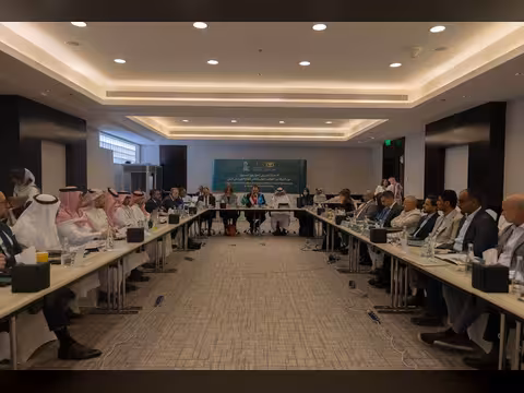 فريق وزاري يشارك بالحوار رفيع المستوى بين القطاعين العام والخاص حول قطاع الكهرباء في اليمن