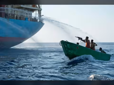 القرصنة تعود إلى البحر الأحمر.. هل تعزز حركة الشباب الصومالية علاقتها بالحوثيين؟